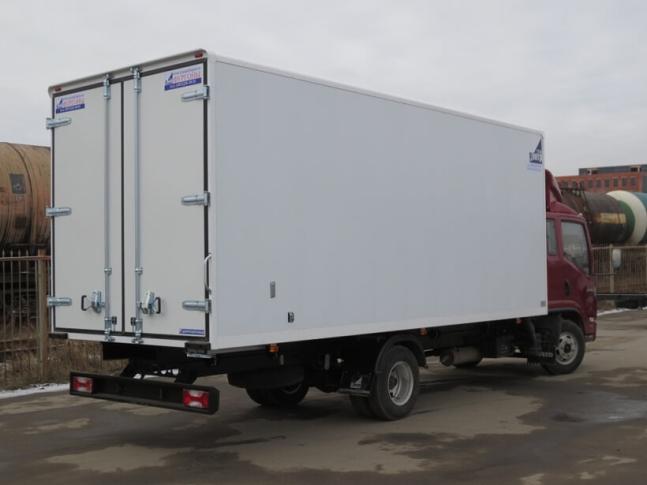 Промтоварный фургон, вид справа