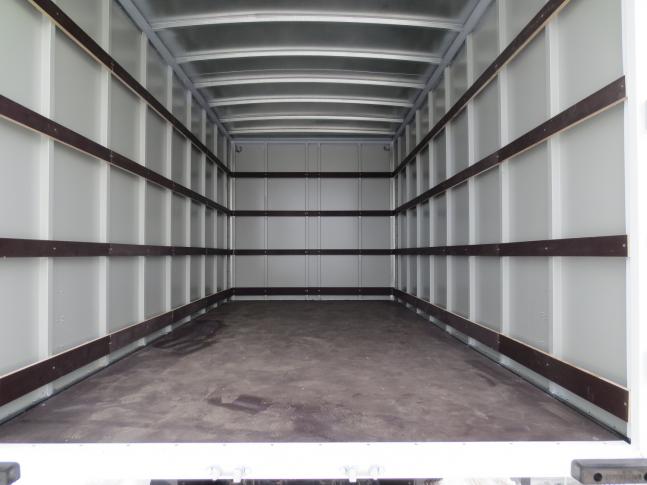 Промтоварный фургон, внутри